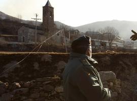 Más de 300 efectivos intentan controlar el fuego en Castanesa, ya sin viento 