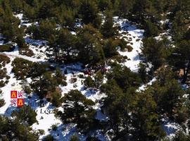 Una mujer evacuada por el Grupo de Rescate en San Ildefonso (Segovia)