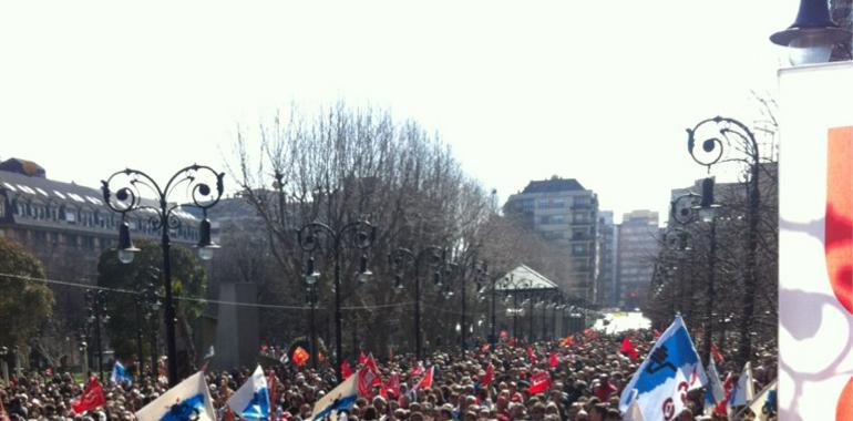 Decenas de miles de voces se alzan en Gijón contra la reforma laboral