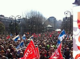 Decenas de miles de voces se alzan en Gijón contra la reforma laboral