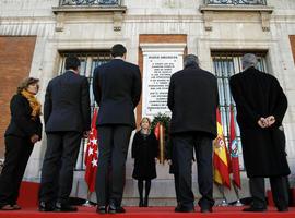 Aguirre presidió en Sol el homenaje a las víctimas del 11-M