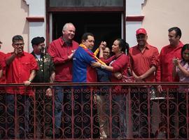 Chávez llama a sus partidarios a \"tomar las calles y las plazas\"