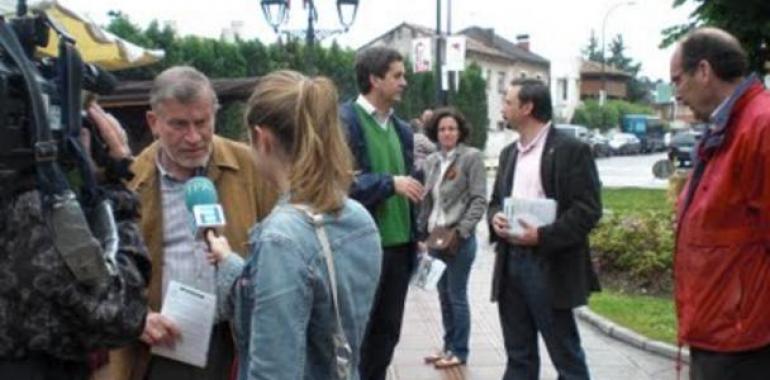 Xuan Xosé Sánchez Vicente con la cooperativa de Agricultores de Xixón