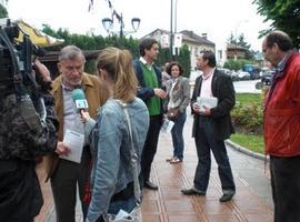 Xuan Xosé Sánchez Vicente con la cooperativa de Agricultores de Xixón