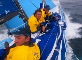 El Team Telefónica toma el control de la flota rumbo a Itajai