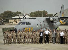 El Príncipe Felipe visita a las tropas desplegadas en la operación Atalanta