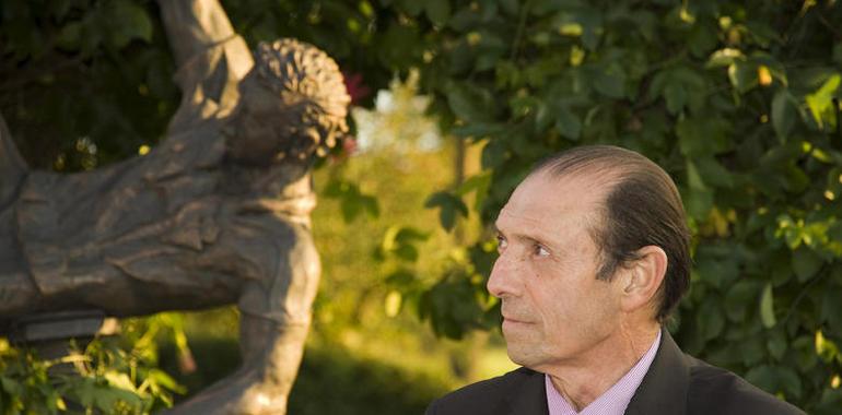 La Consejería ofrece a la Fundación ‘Hermanos Castro Quini’ una nueva sede social en la Laboral 