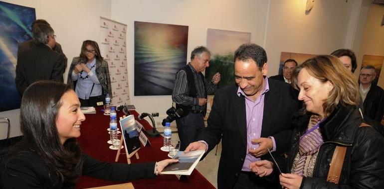 Presentado en Madrid el poemario Ronca el Mar, de la coruñesa María Canosa