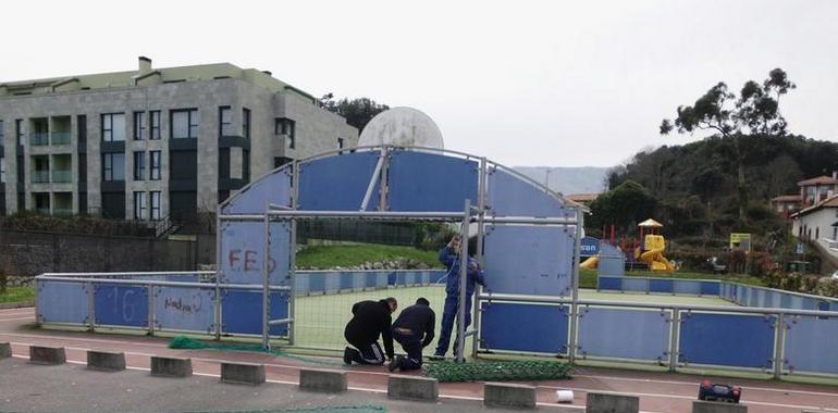 Llanes refuerza el cierre perimetral de la pista polideportiva municipal de Colorio