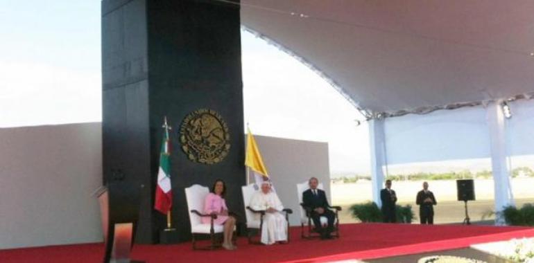 El Papa comienza su visita pastoral a México