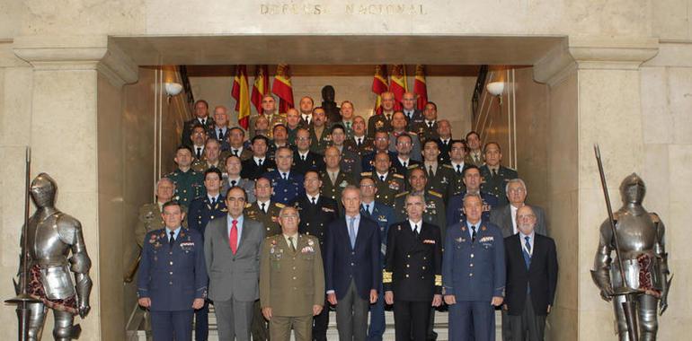 Morenés clausura el XI Curso de Estudios Estratégicos para Oficiales Iberoamericanos