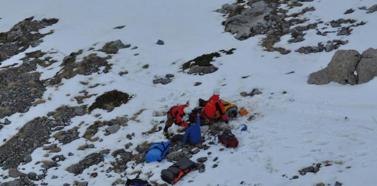 El Grupo de Rescate de Protección Civil socorrió a un montañero herido en el Pico Espigüete (Palencia)