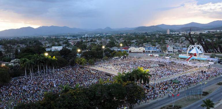 Multitudinaria misa del Papa en la Plaza de la Revolución