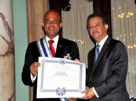 Presidente Fernández  condecora al mandatario haitiano Michel Martelly 