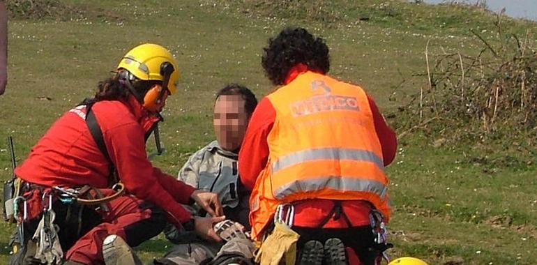 Un motorista herido tras una caída en Picu Seana traladado al Hospital Central