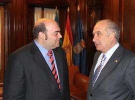 Reunión del alcalde de Oviedo con el rector de la Universidad