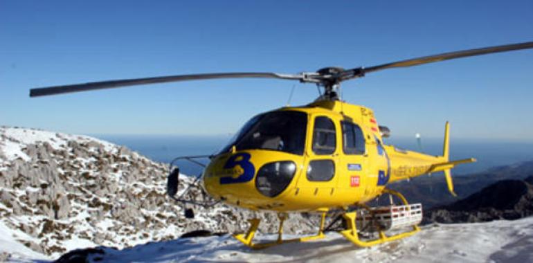 El montañero rescatado en Torresanta de Enol pasará la noche en Vegarredonda y será evacuado el domingo