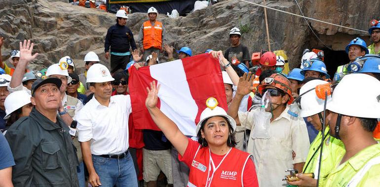 Rescatados con vida los mineros sepultados en la mina peruana de Ica