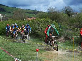 La final de los juegos escolares de BTT, con el agua como protagonísta