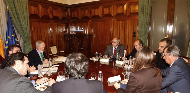 Arias Cañete se reúne con el presidente del Clúster de Empresas Pesqueras