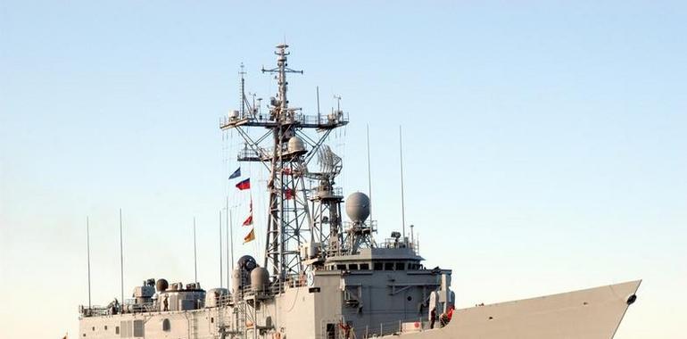 La fragata ‘Reina Sofía’ apresa un ‘dhow’ con 16 presuntos piratas a bordo