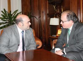 El alcalde de Oviedo se entrevista con el Consejero Delegado Adjunto de General Dynamics