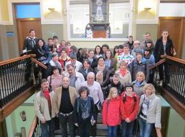 Alumnos y profesores del programa Comenius en el Ayuntamiento de Langreo