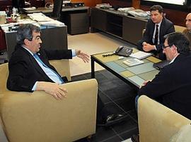 Cascos analiza con MCA-UGT la situación de la Fábrica de Armas de La Vega