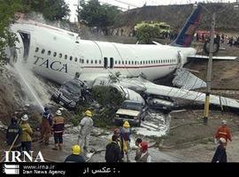 Un avión con 127 pasajeros se estrella cerca de Islamabad