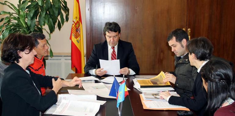 Alberto Mortera recibe a empresas de turismo activo del oriente de Asturias