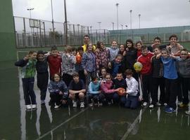 Taller de Deportes colectivos del club Natación Santa Olaya 