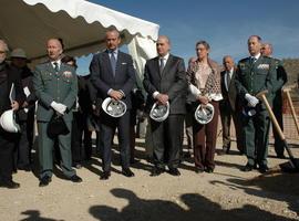 Jorge Fernández Díaz, coloca la primera piedra del Centro Universitario de la Guardia Civil