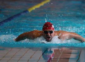 300 nadadores de 20 clubes participarán en el I Trofeo Master de Natación de Gijón