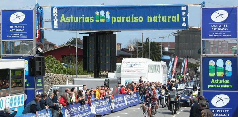 La Vuelta Ciclista a Asturias se compromete a utilizar la toponimia oficial del Principado