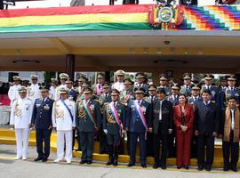 Evo Morales exhorta a nuevos generales y contralmirantes de las FFAA a servir al pueblo 