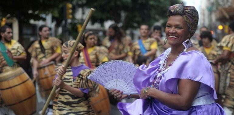 Batucada afrodescendiente en un barrio porteño