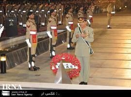 Pakistan, still in state of war, army chief 