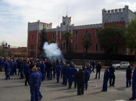 Manifestación contra el cierre de la Fábrica de Armas de La Vega