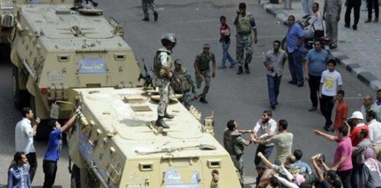 Asesinan a tiros a más de 20 manifestantes contra el régimen militar en El Cairo