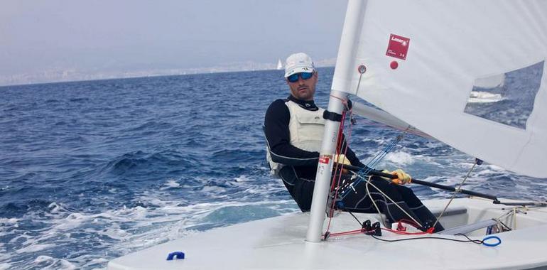 Javier Hernández inaugura el mundial de Laser Standart con una victoria parcial