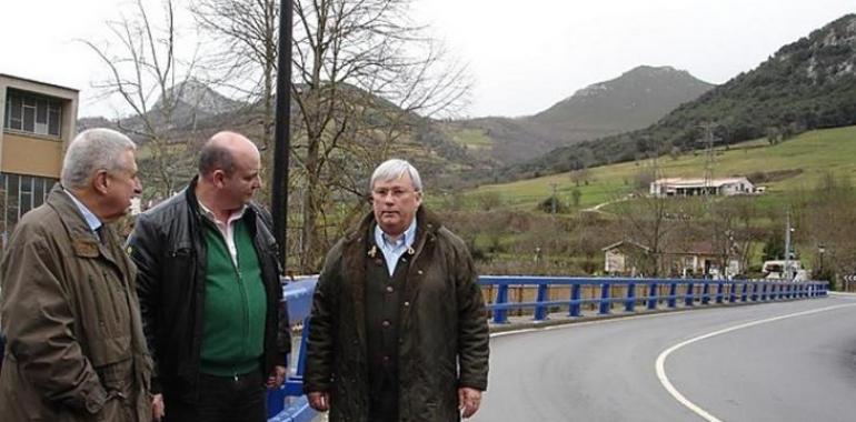 Juan Vega señala que la carretera de Buspriz es de titularidad municipal y su arreglo corresponde a Caso