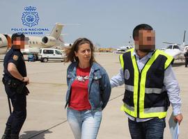 La Policía Nacional traslada desde Francia a los miembros de ETA Aitziber Coello Onaindia y Ander Gueresta Azurmendi 
