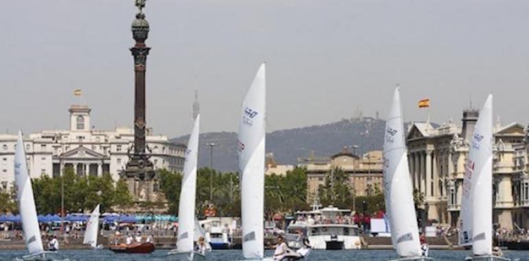 Gran regata de exhibición con el monumento a Colón como expectador de lujo