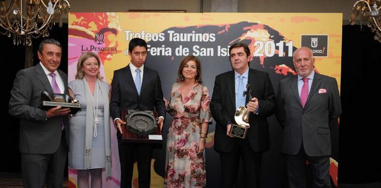 Botella entrega los Premios Taurinos San Isidro