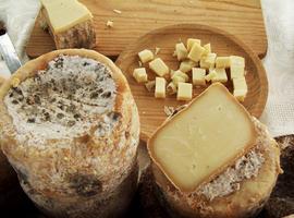 Ponga luce todo su atractivo gastronómico con sus IX Jornadas Gastronómicas del Queso de Los Beyos