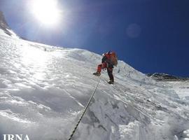  Iranian lady atop Mount Everest