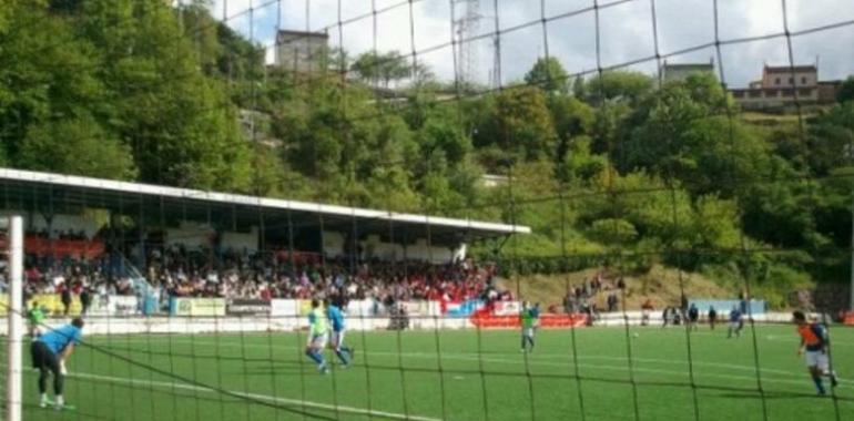 El Tuilla vence al Ávila en El Candín 