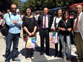 Reinerio González visita el mercadillo de la Joven Empresa Europea