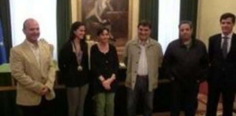 Mercedes Peris recibida por la alcaldesa de Gijón tras su éxito europeo 