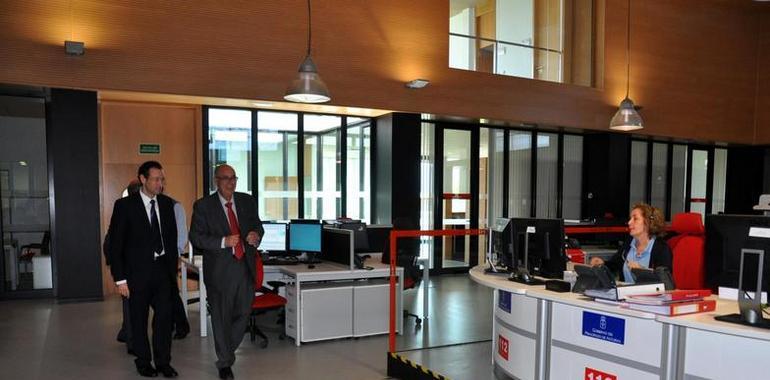 El Consejero de Presidencia visita las instalaciones de los Servicios de Emergencias del Principado 